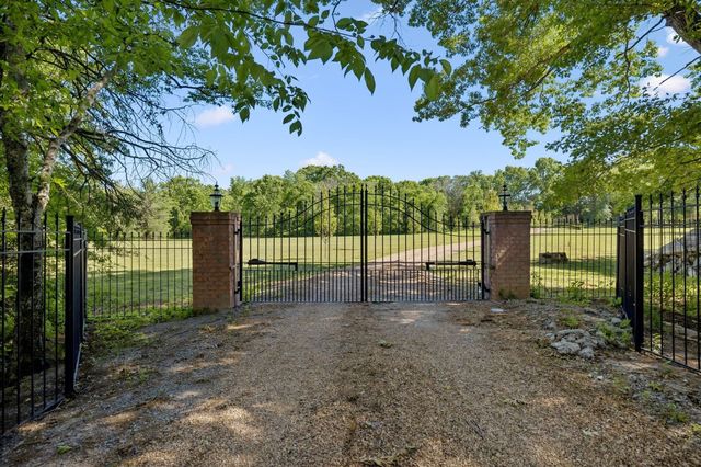250 Bonwood Dr, Murfreesboro, TN 37128
