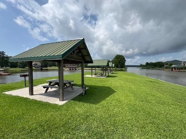 37 Silver Lakes Drive, Huntsville, TX 77340