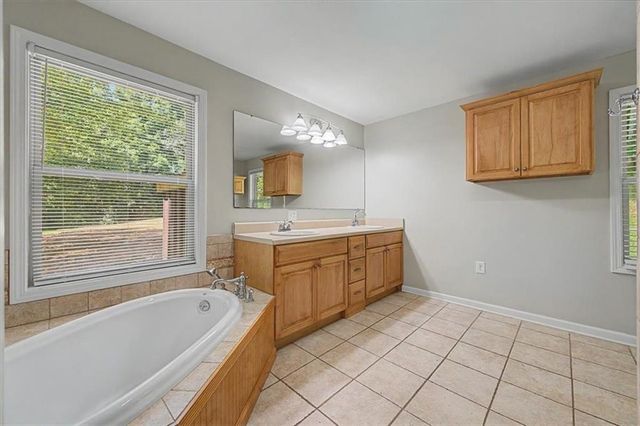 403 S SEQUOYAH Circle NE, Calhoun, GA 30701