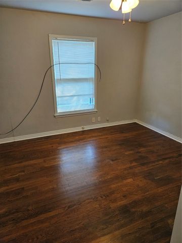 2221 N Shannon Street, Sherman, TX 75092