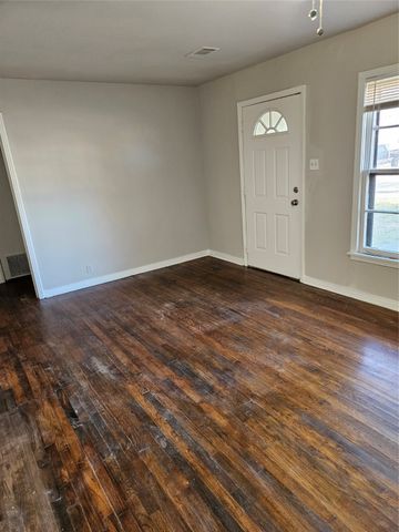 2221 N Shannon Street, Sherman, TX 75092