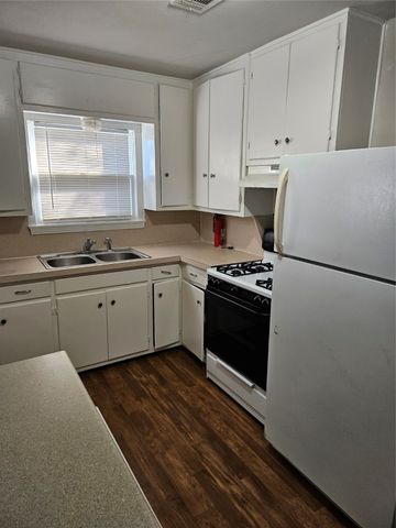 2221 N Shannon Street, Sherman, TX 75092