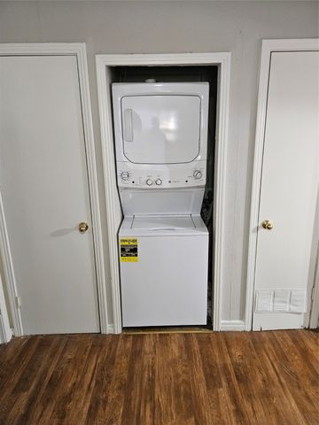 2221 N Shannon Street, Sherman, TX 75092