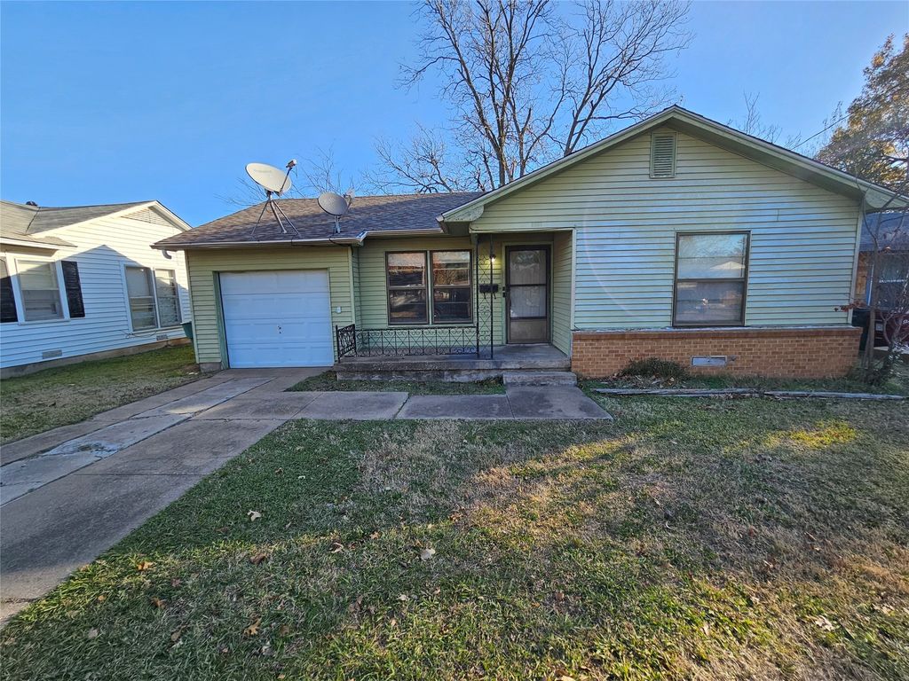 2221 N Shannon Street, Sherman, TX 75092