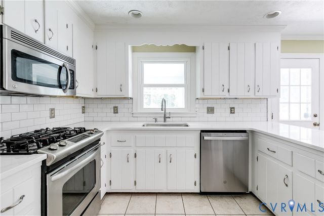 1107 Royal Ridge Rd, Midlothian, VA 23114