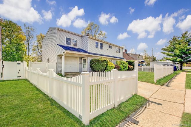 50 Gleaner Lane, Levittown, NY 11756