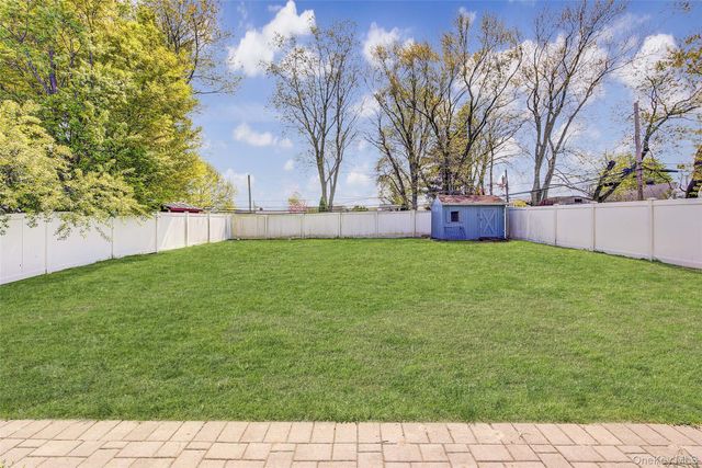 50 Gleaner Lane, Levittown, NY 11756