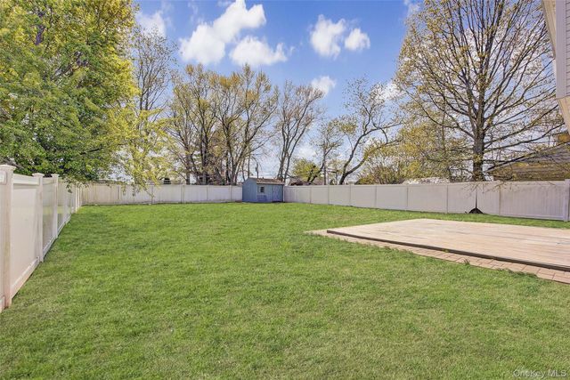 50 Gleaner Lane, Levittown, NY 11756