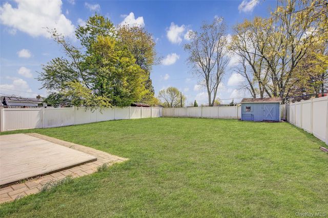 50 Gleaner Lane, Levittown, NY 11756