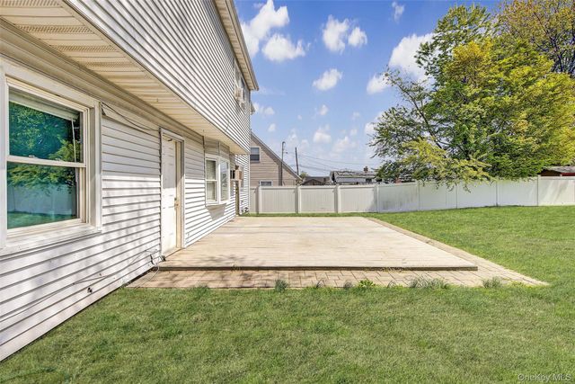 50 Gleaner Lane, Levittown, NY 11756