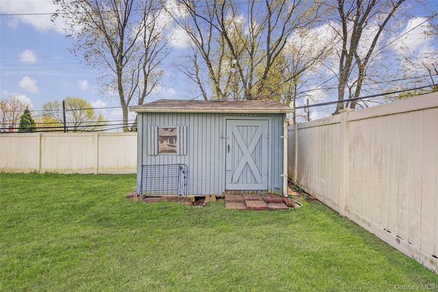 50 Gleaner Lane, Levittown, NY 11756