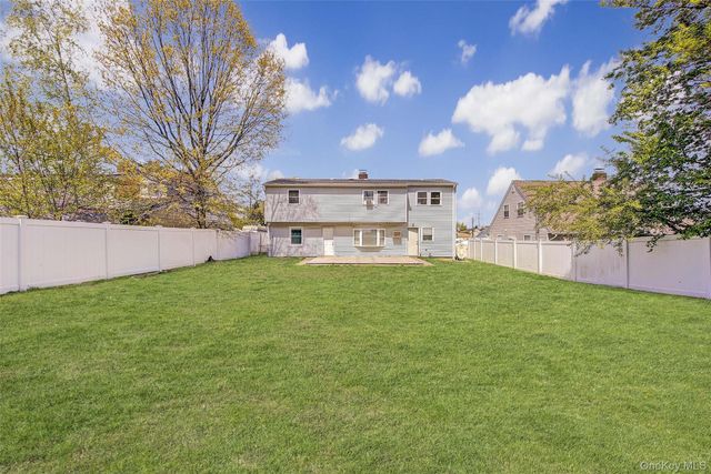 50 Gleaner Lane, Levittown, NY 11756