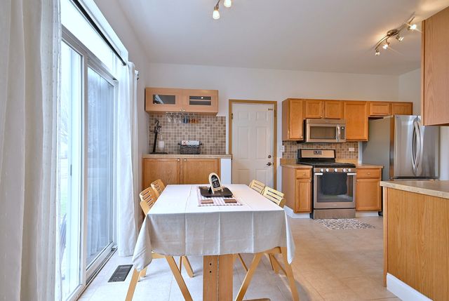 410 Manchester Road, Oswego, IL 60543