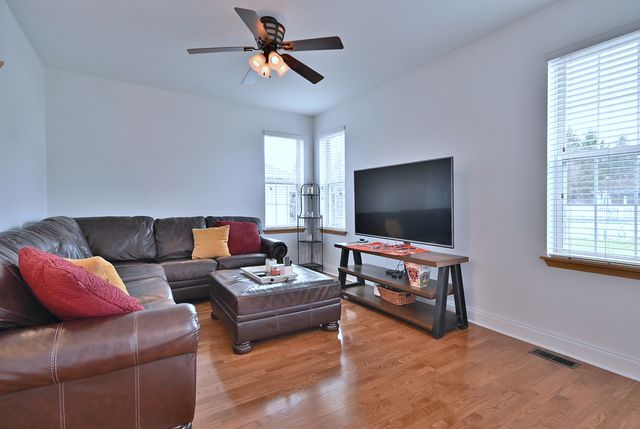 410 Manchester Road, Oswego, IL 60543