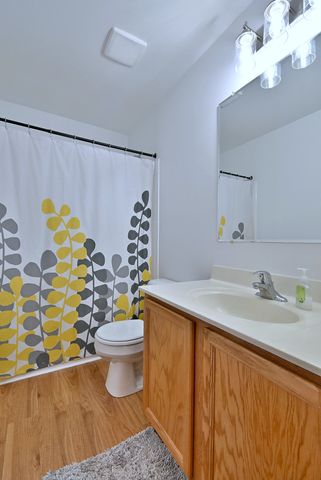 410 Manchester Road, Oswego, IL 60543