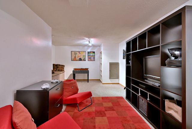 410 Manchester Road, Oswego, IL 60543