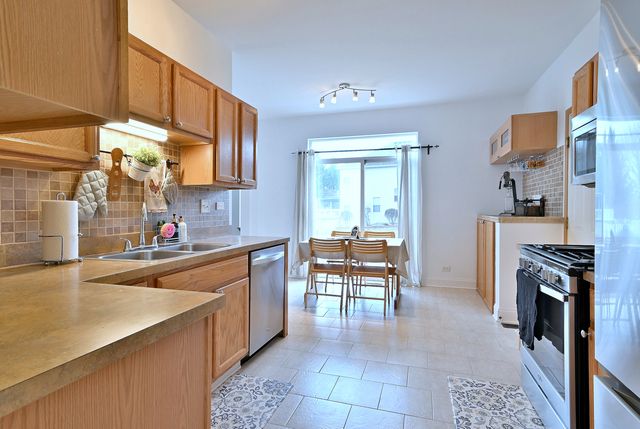 410 Manchester Road, Oswego, IL 60543