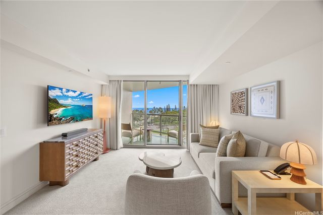 223 Saratoga Roads 817, Honolulu, HI 96815