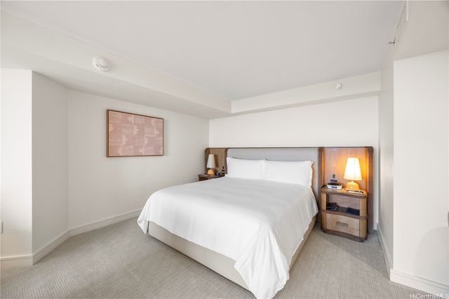 223 Saratoga Roads 817, Honolulu, HI 96815