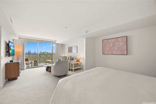 223 Saratoga Roads 817, Honolulu, HI 96815