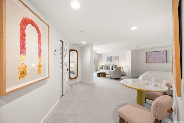 223 Saratoga Roads 817, Honolulu, HI 96815