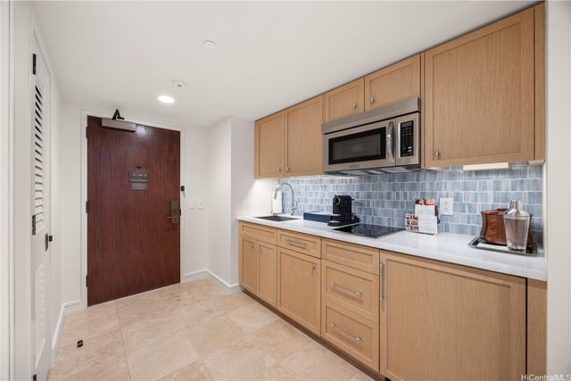 223 Saratoga Roads 817, Honolulu, HI 96815