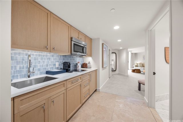 223 Saratoga Roads 817, Honolulu, HI 96815