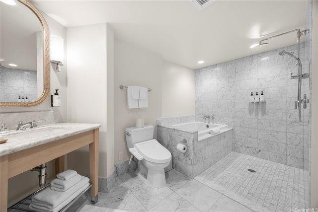 223 Saratoga Roads 817, Honolulu, HI 96815