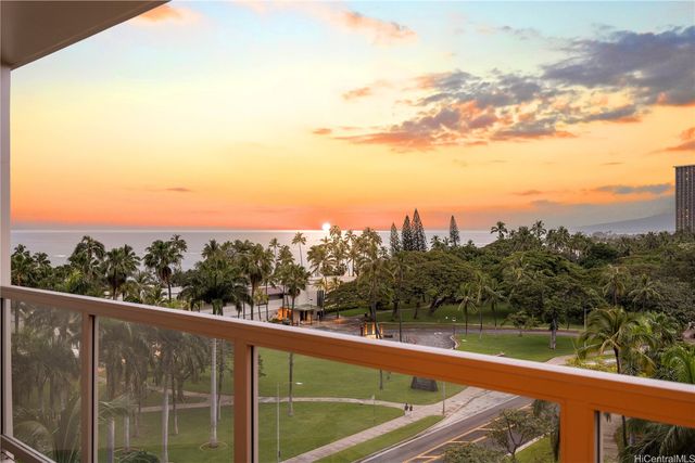 223 Saratoga Roads 817, Honolulu, HI 96815