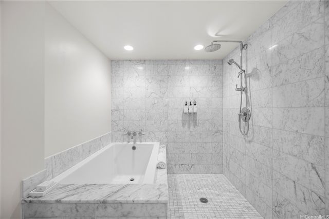 223 Saratoga Roads 817, Honolulu, HI 96815