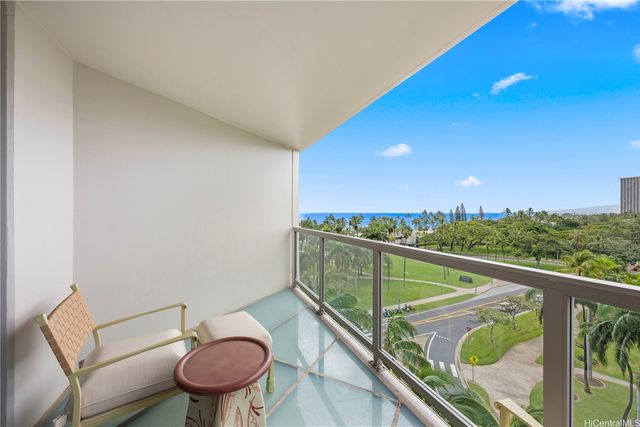 223 Saratoga Roads 817, Honolulu, HI 96815
