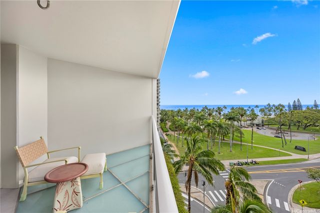 223 Saratoga Roads 817, Honolulu, HI 96815