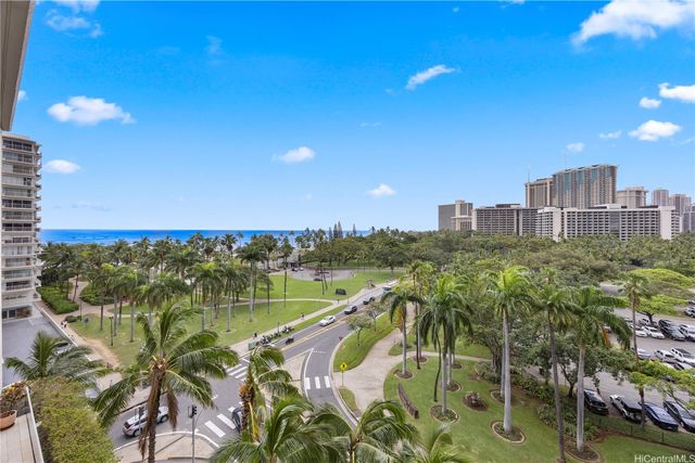 223 Saratoga Roads 817, Honolulu, HI 96815