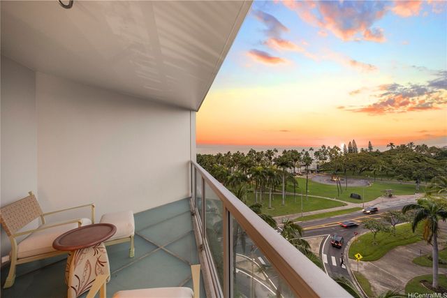 223 Saratoga Roads 817, Honolulu, HI 96815
