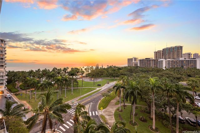 223 Saratoga Roads 817, Honolulu, HI 96815