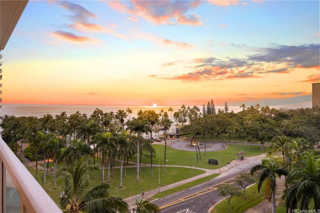 223 Saratoga Roads 817, Honolulu, HI 96815