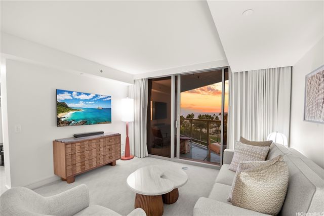 223 Saratoga Roads 817, Honolulu, HI 96815