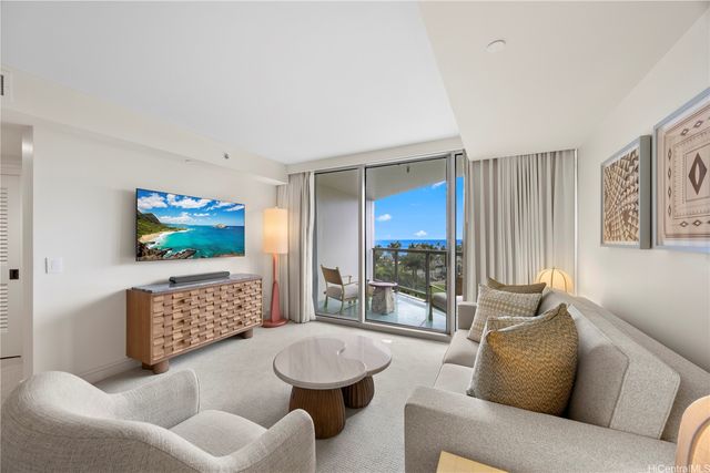 223 Saratoga Roads 817, Honolulu, HI 96815