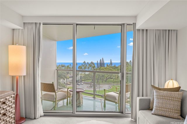 223 Saratoga Roads 817, Honolulu, HI 96815