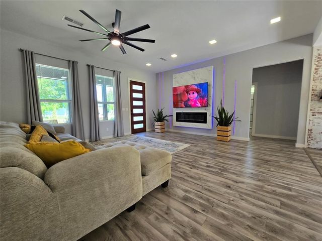 109 Kipapa CT, Bastrop, TX 78602