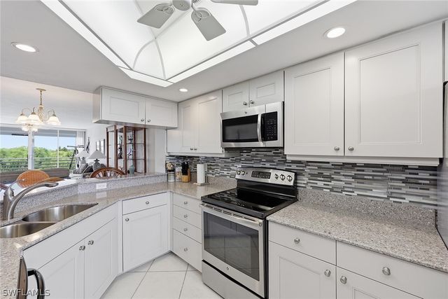 285 Naples Cove DR 1703, Naples, FL 34110