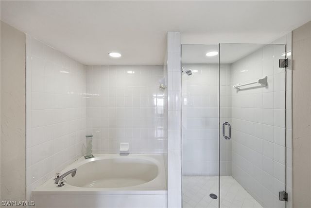 285 Naples Cove DR 1703, Naples, FL 34110