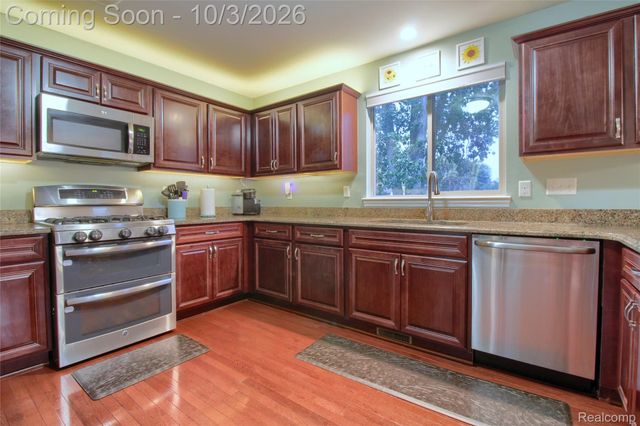 30393 Bradbury Drive, Flat Rock, MI 48134