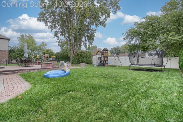 30393 Bradbury Drive, Flat Rock, MI 48134