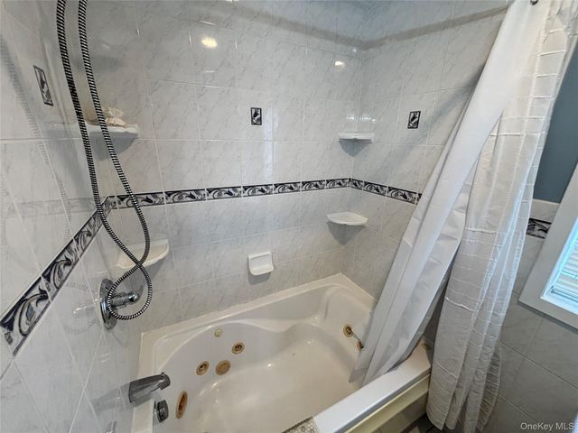 355 Pinelawn Avenue, Copiague, NY 11726