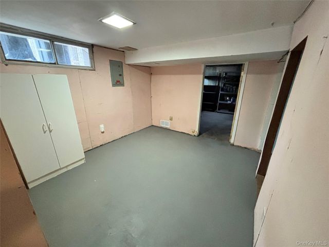 355 Pinelawn Avenue, Copiague, NY 11726