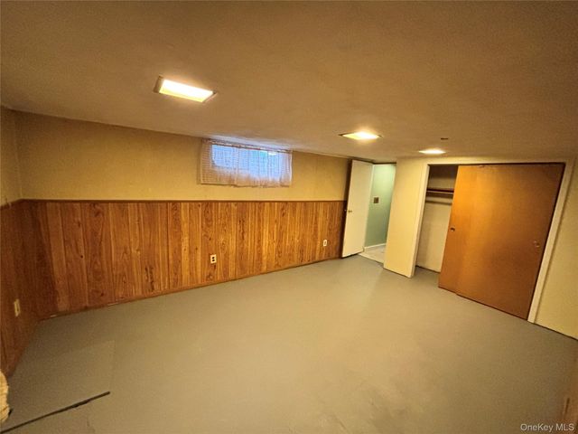 355 Pinelawn Avenue, Copiague, NY 11726