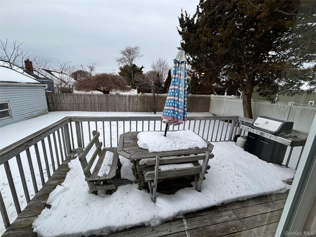 355 Pinelawn Avenue, Copiague, NY 11726