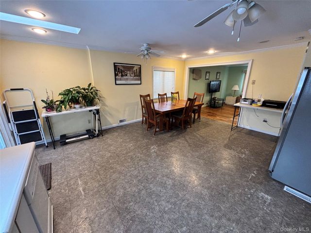 355 Pinelawn Avenue, Copiague, NY 11726