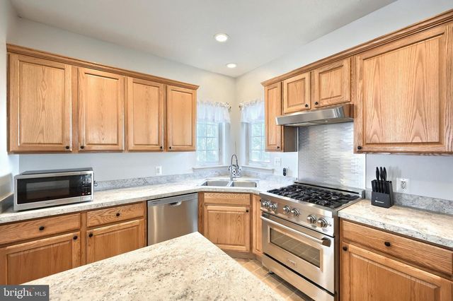 56 PREAKNESS ST, Hanover, PA 17331